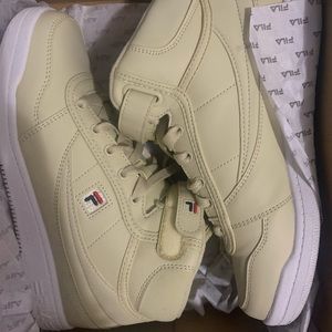 Fila high top sneakers size 8 in beige only worn once